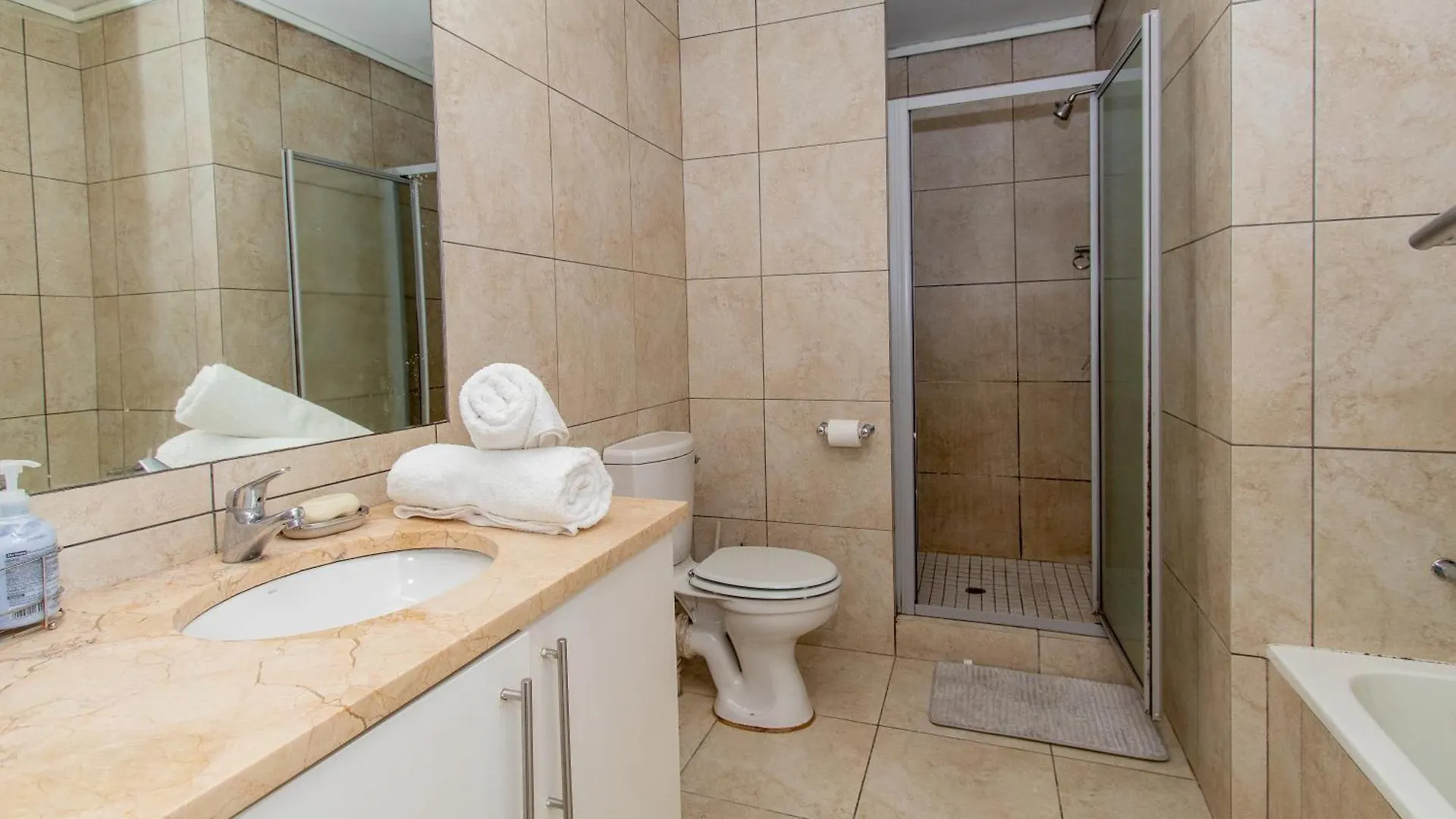 Daire Spacious 1 Bedroom Apartment, Atlantica, Seapoint Cape Town