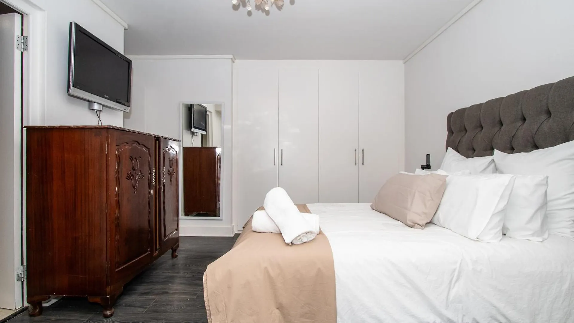 Daire Spacious 1 Bedroom Apartment, Atlantica, Seapoint Cape Town Güney Afrika