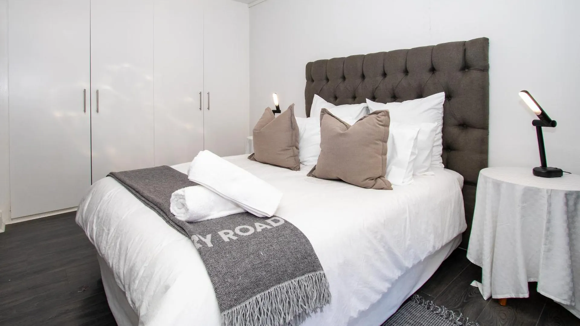 Spacious 1 Bedroom Apartment, Atlantica, Seapoint Cape Town Güney Afrika