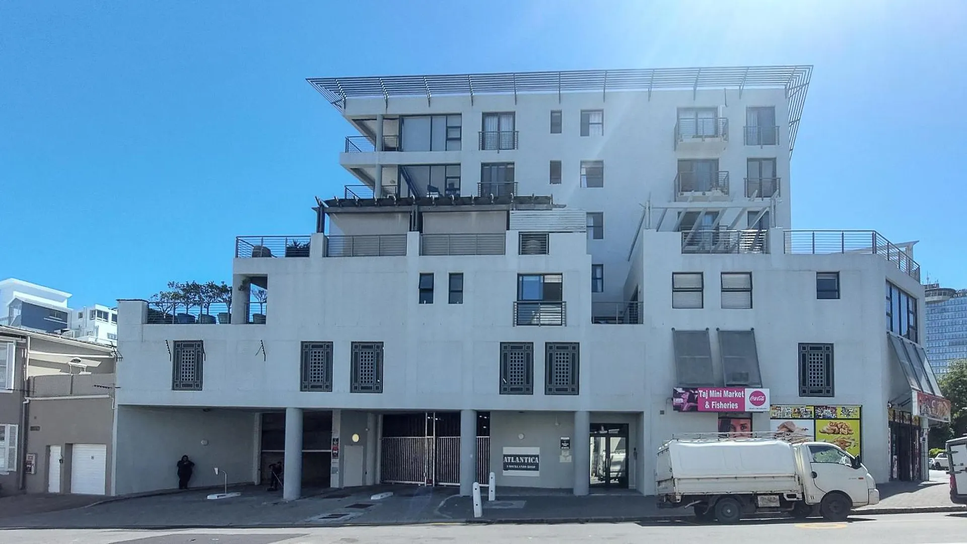 Spacious 1 Bedroom Apartment, Atlantica, Seapoint Cape Town Daire