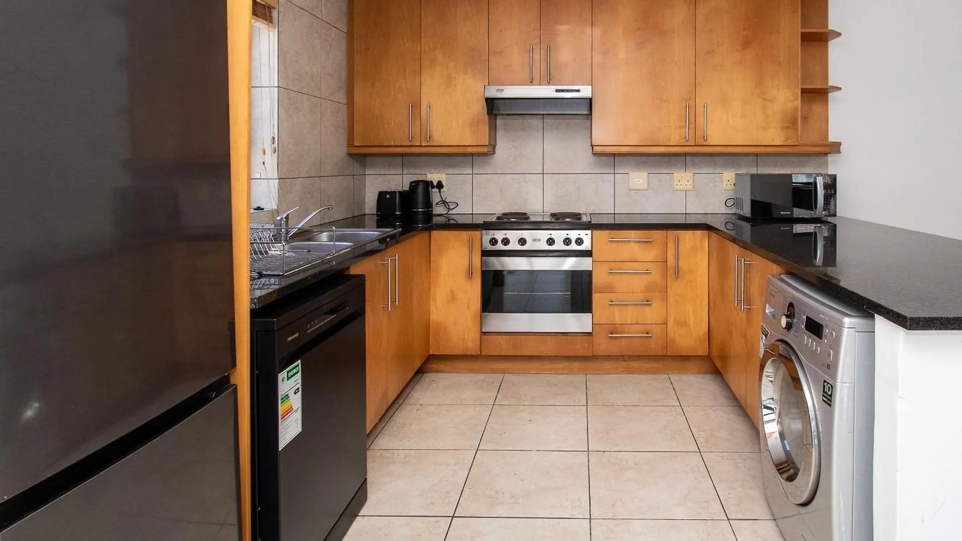Spacious 1 Bedroom Apartment, Atlantica, Seapoint Cape Town 0*,