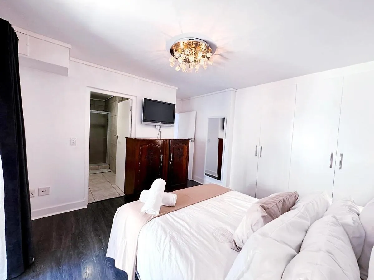 Spacious 1 Bedroom Apartment, Atlantica, Seapoint Cape Town 0*,  Güney Afrika