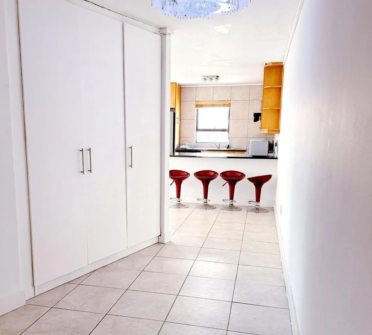 Daire Spacious 1 Bedroom Apartment, Atlantica, Seapoint Cape Town